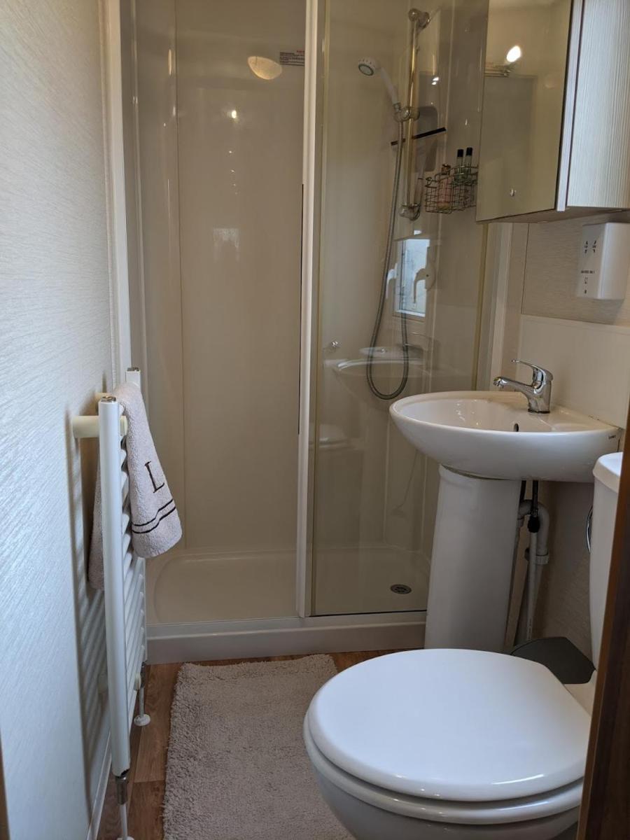 NigElla - West Sands Holiday Park - 2 Bedroom & Pet Friendly - Housity
