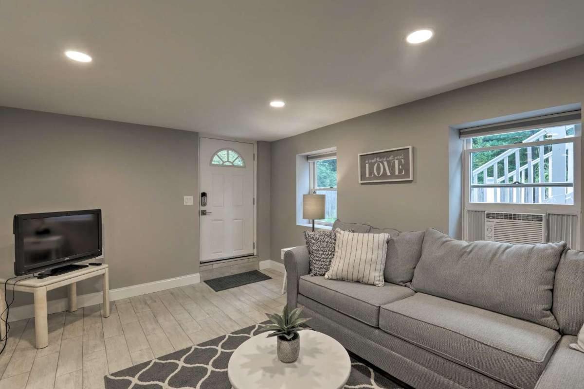 Cozy Quiet Getaway Surrounded by Nature - 19 Miles to Downtown Boston! - Housity