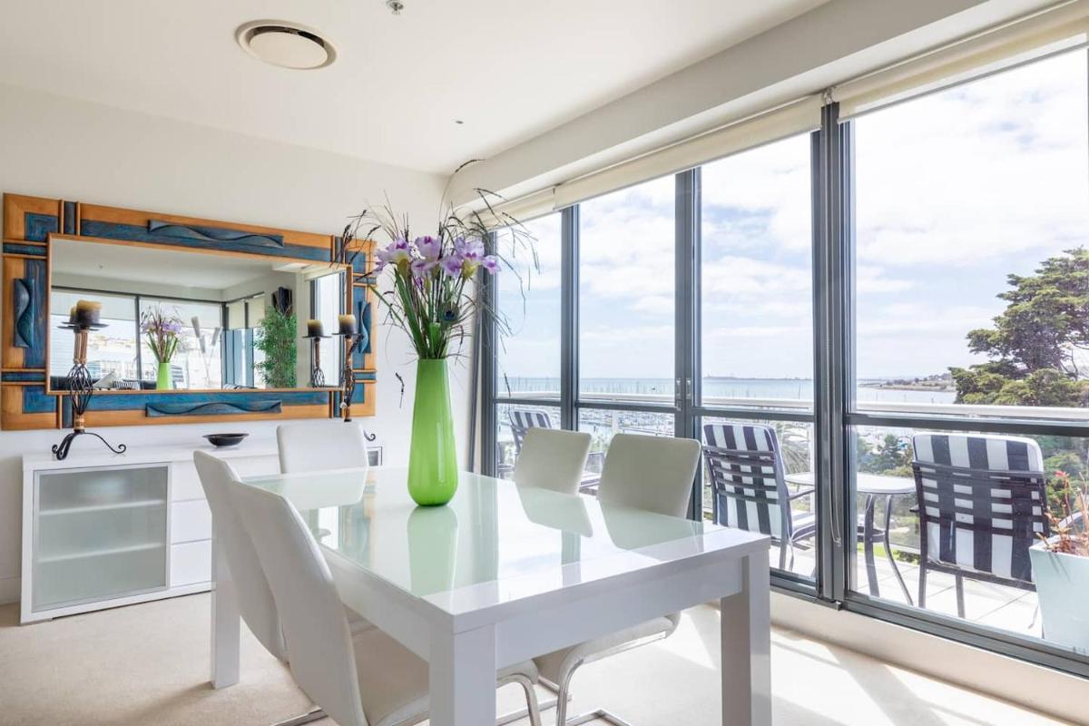 Geelong Waterfront Penthouse Apartment - Housity