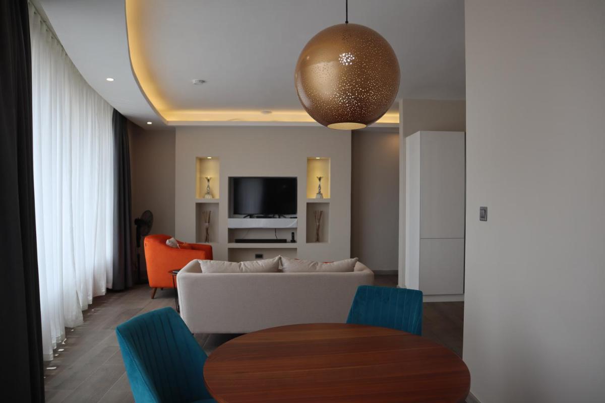 The Curve by the Park Apartments - Housity