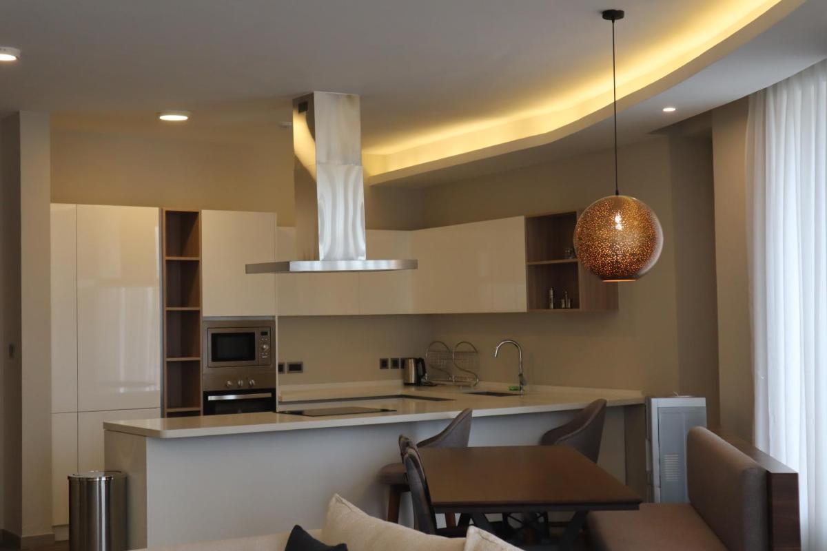 The Curve by the Park Apartments - Housity