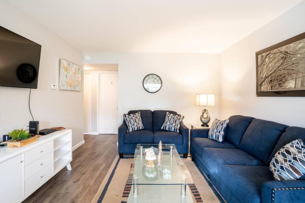 Luxury stay near Oakridge Mall for vacation/work - Housity