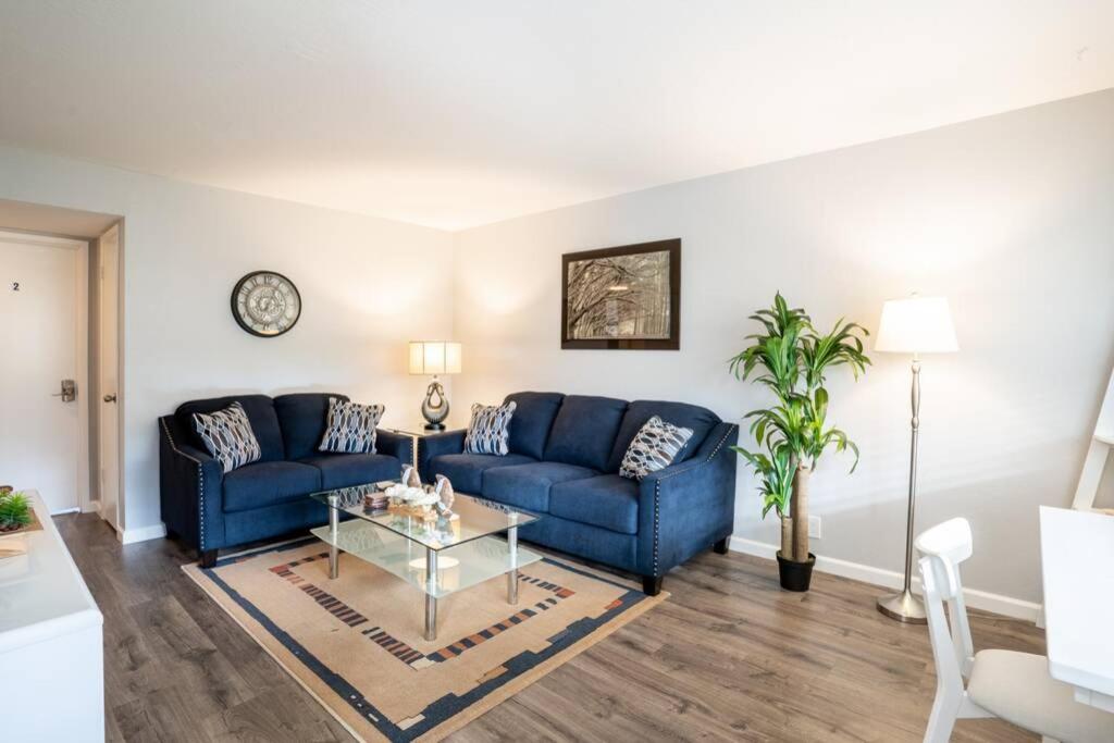 Luxury stay near Oakridge Mall for vacation/work - Housity