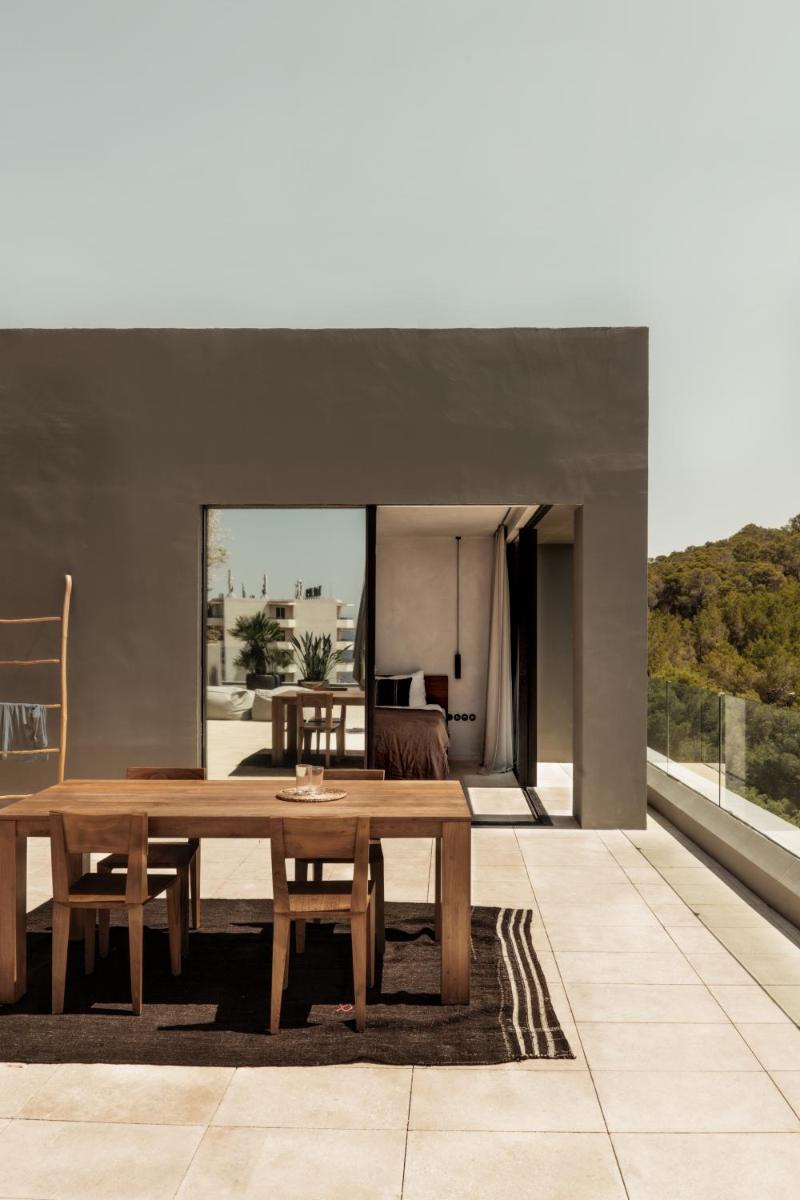 Un balcón o terraza de OKU Ibiza