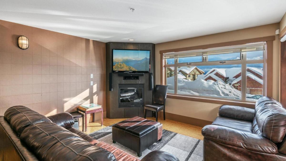 Suitetrails - Raven's Nest - Luxury Pet Friendly Condo with Private Hot Tub & Mountain Views