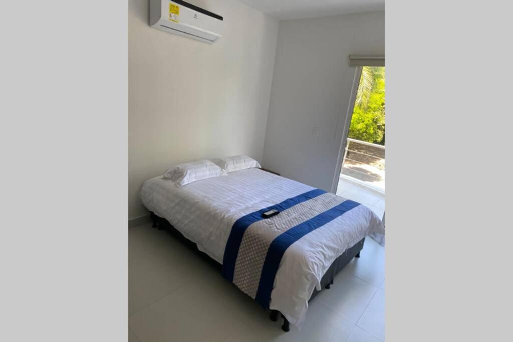 Espectacular Casa Condominio Lagos del Peñón Girardot-Colombia - Housity