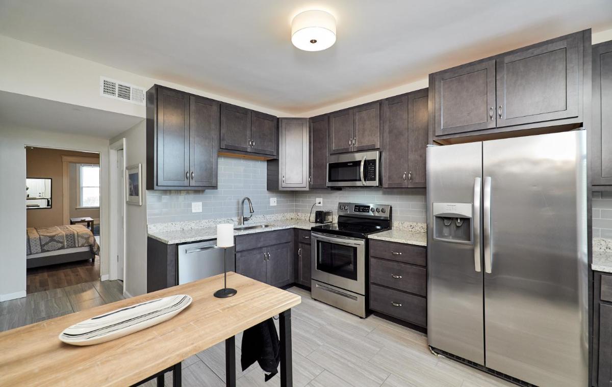 Forest park, Science Center, BJC & CWE restaurants - Housity