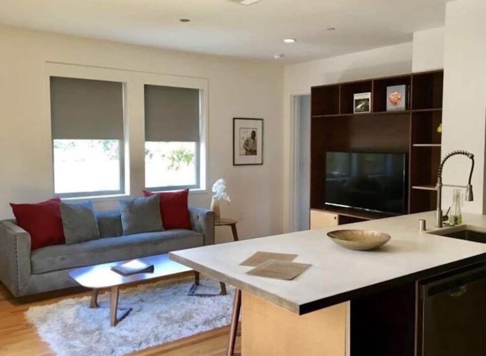 Bishop Arts Hotel - Housity