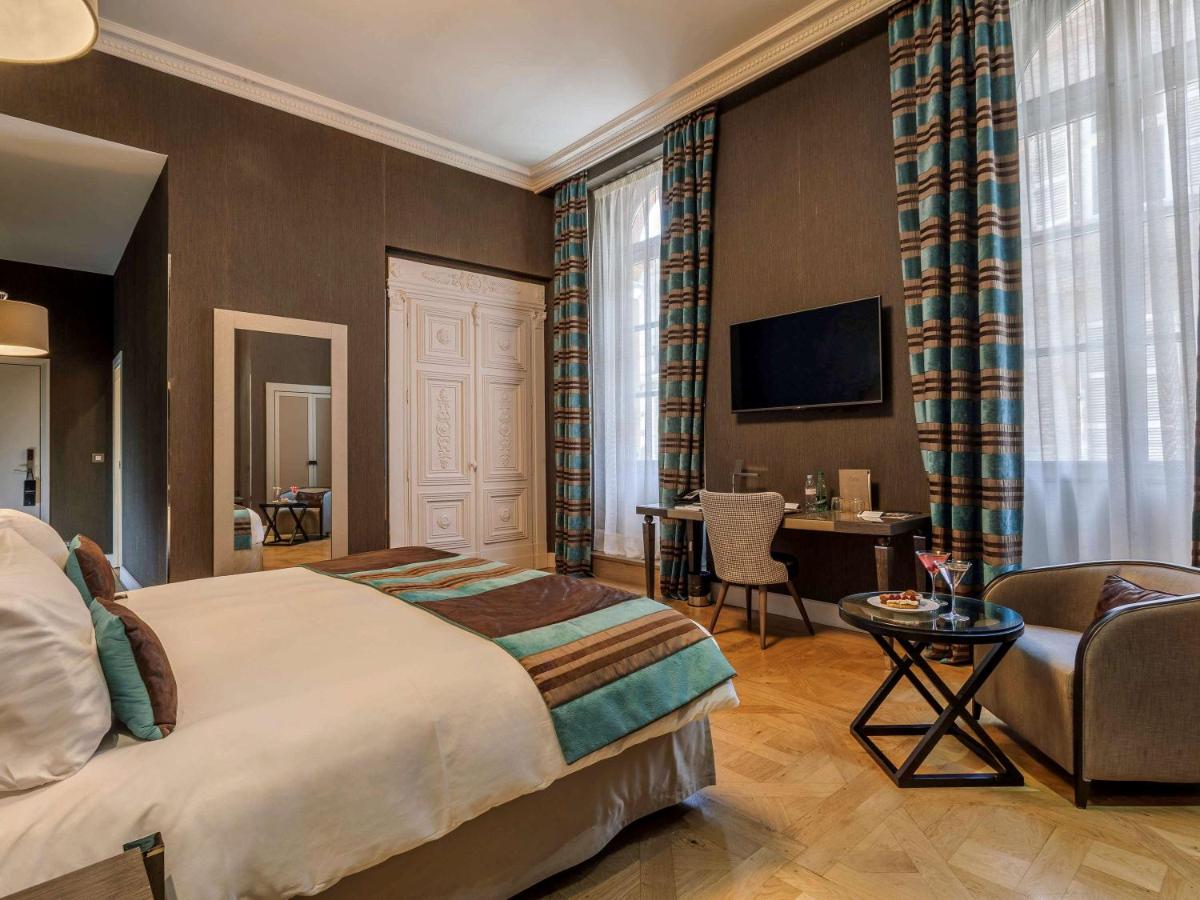 Télévision ou salle de divertissement dans l'établissement La Cour des Consuls Hotel & Spa Toulouse - MGallery Collection