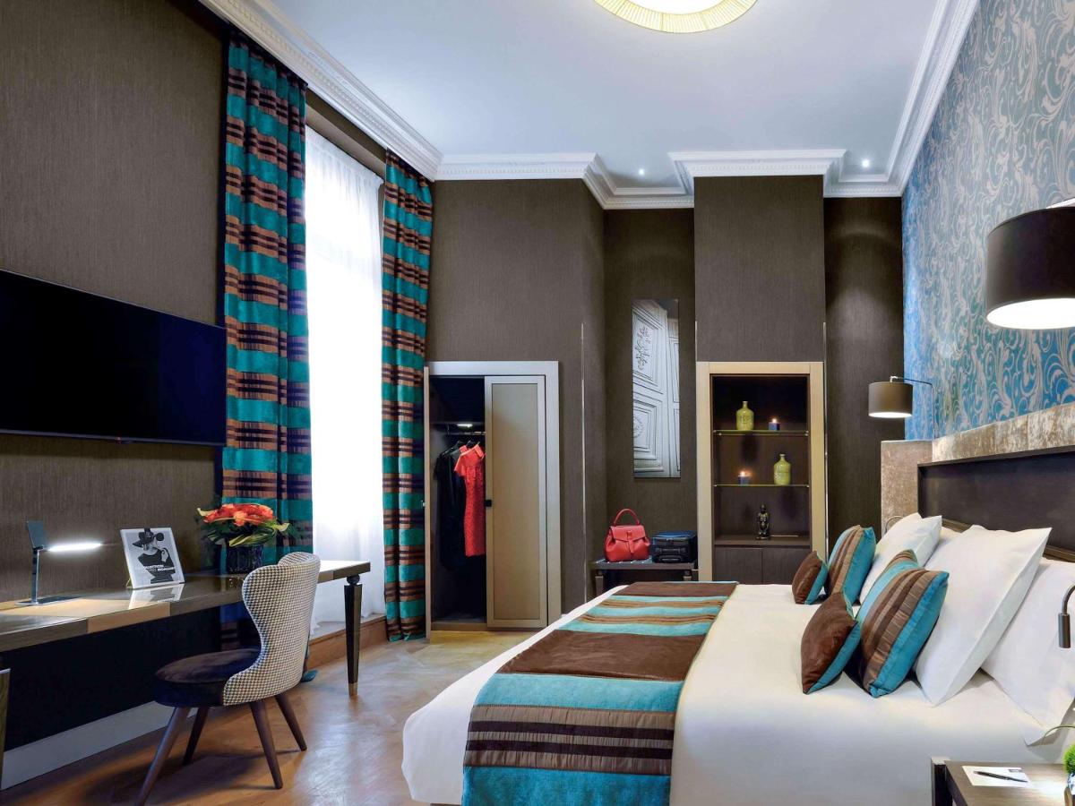 Télévision ou salle de divertissement dans l'établissement La Cour des Consuls Hotel & Spa Toulouse - MGallery Collection