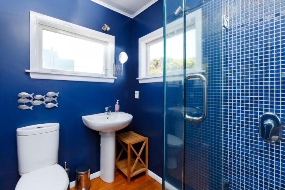 Suitetrails - Beach House - Paraparaumu Beach Holiday Home