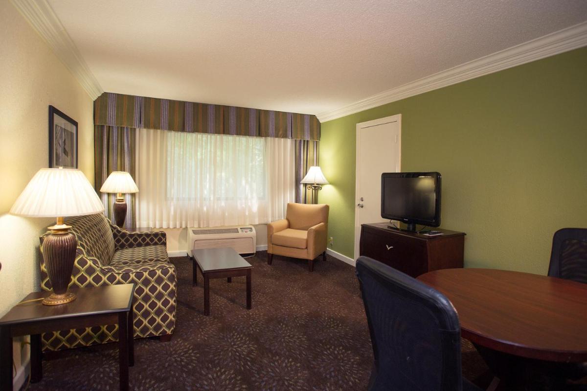 Holiday Inn Express Athens - University Area, an IHG Hotel - Housity