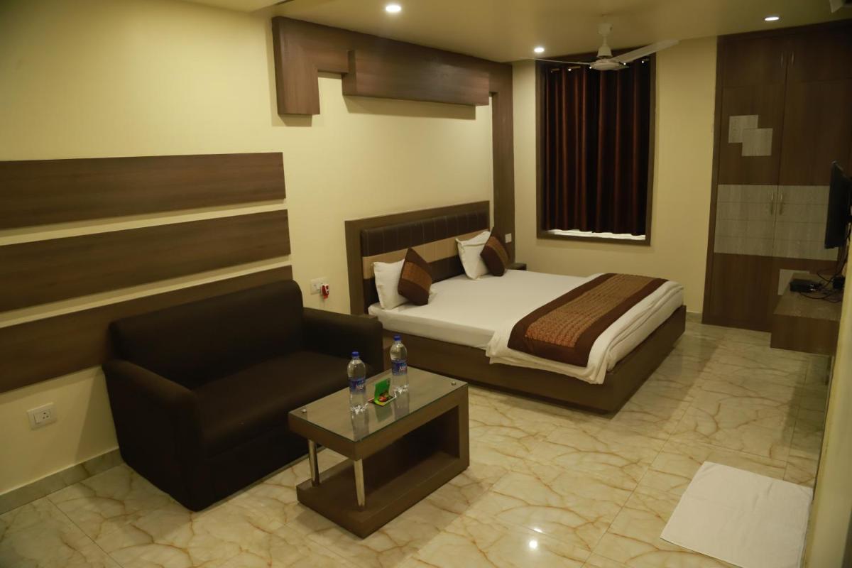 Hotel Sukhdeo Palace - Housity