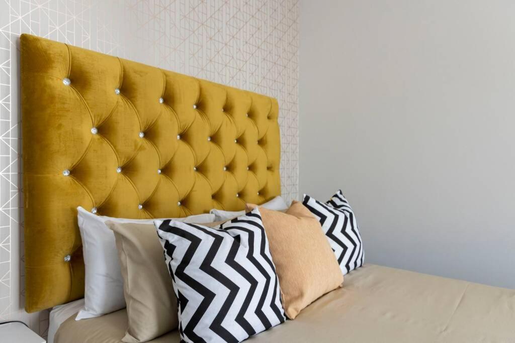 Alimama Spaces: The Chelsea's Greenlee Studio - Housity