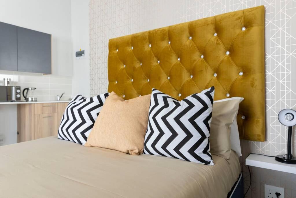 Alimama Spaces: The Chelsea's Greenlee Studio - Housity