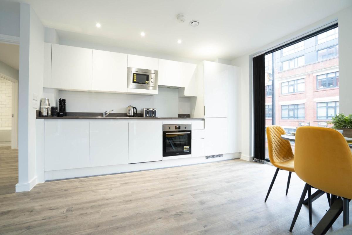 Deluxe Stay - Skyline Vistas & Top Amenities - Housity
