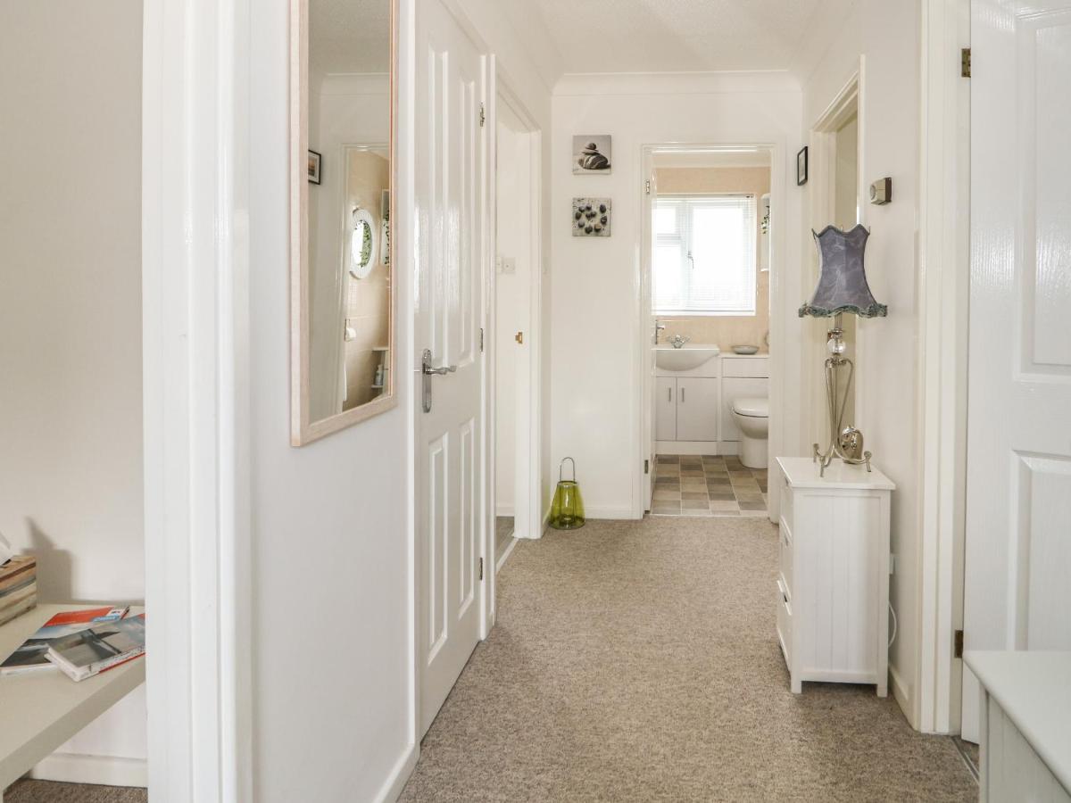 Waddling Ducks - Housity