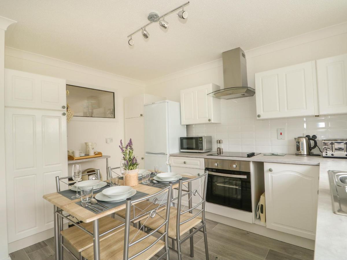 Waddling Ducks - Housity