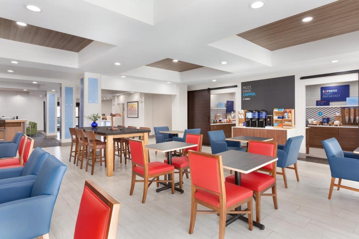 Holiday Inn Express & Suites Merced - Yosemite Natl Pk Area, an IHG Hotel - Housity