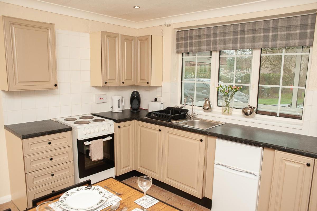 2 Lilac Cottages - Housity