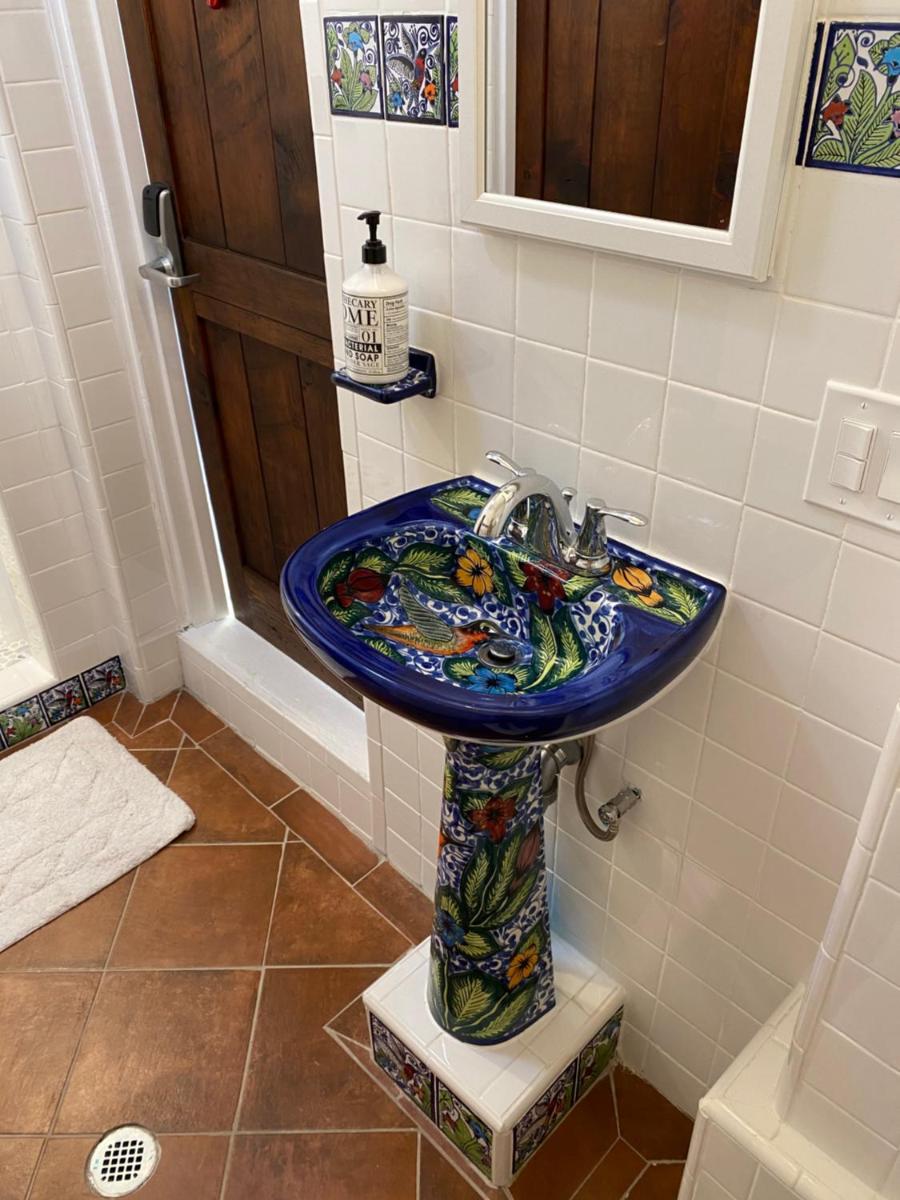 Private Room w/ Private Full Bathroom & WIFI & AC & Shared Kitchen in Los Angeles - Housity