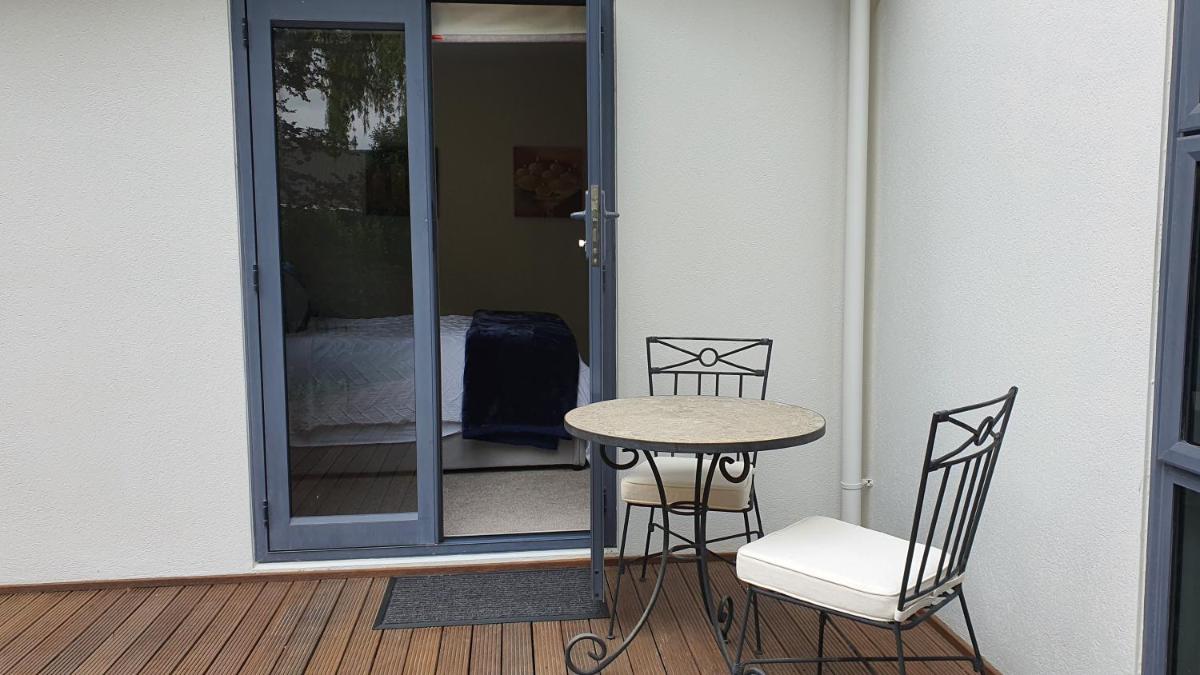 Christchurch Airport House - Housity