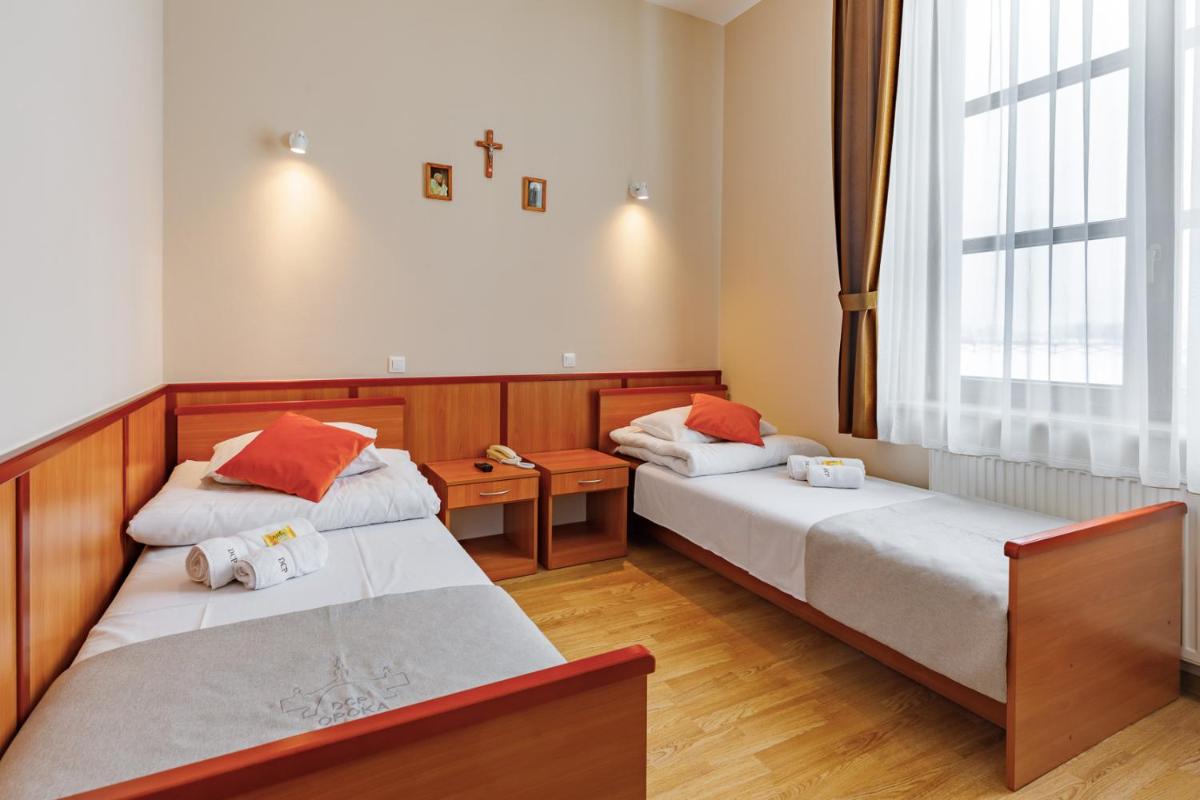 CENTRUM OPOKA - HOTEL - Housity