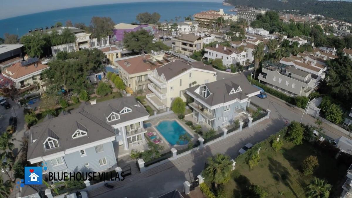 Suitetrails - 2 yatak odalı Bluehouse with a sea view