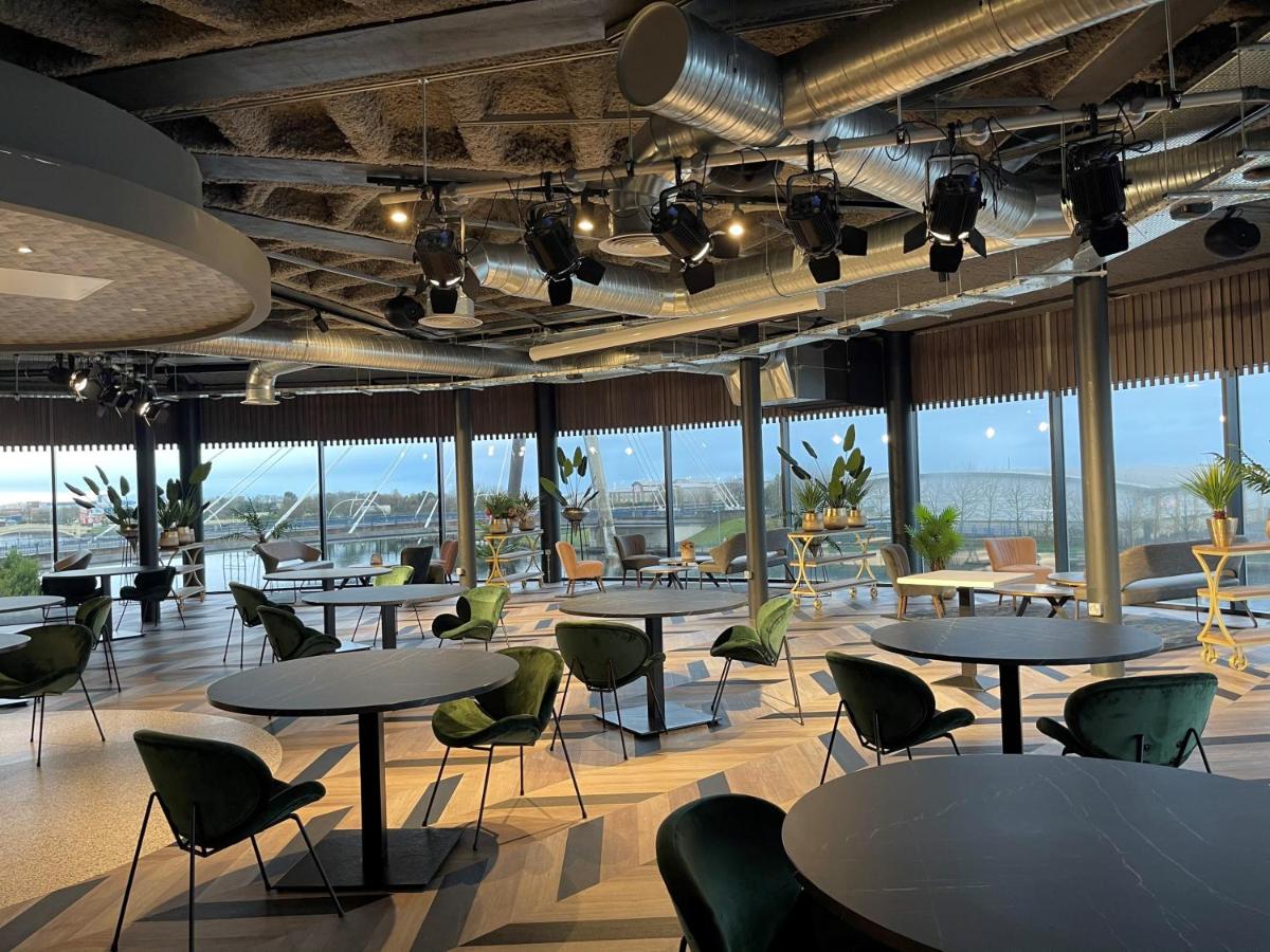 Waterfront Southport Hotel - Housity