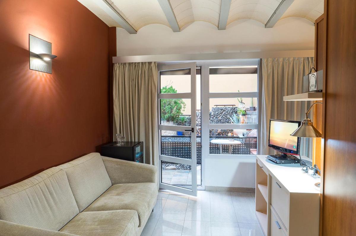 Una televisión o centro de entretenimiento en Hotel Spa La Casa del Rector Almagro