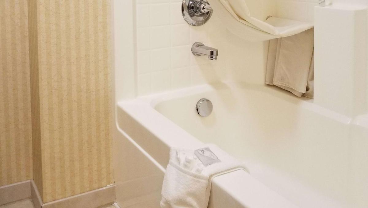 Clatskanie River Inn - Housity