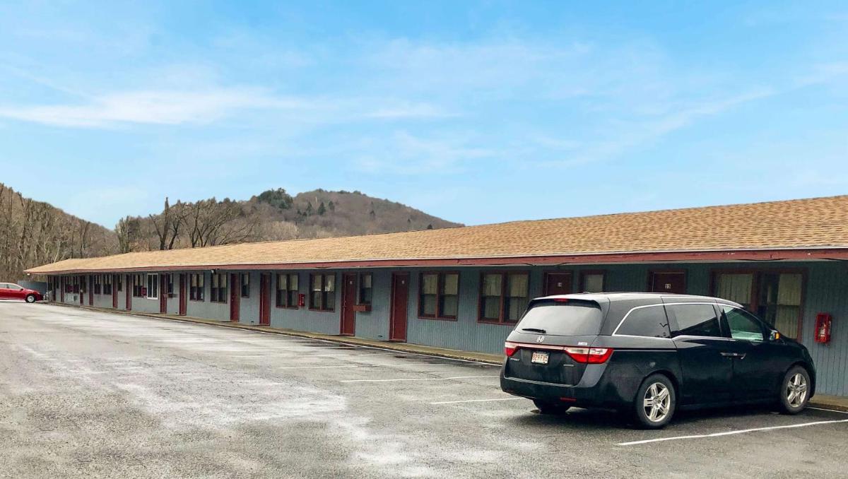 Pleasant Valley Motel West Stockbridge - Housity