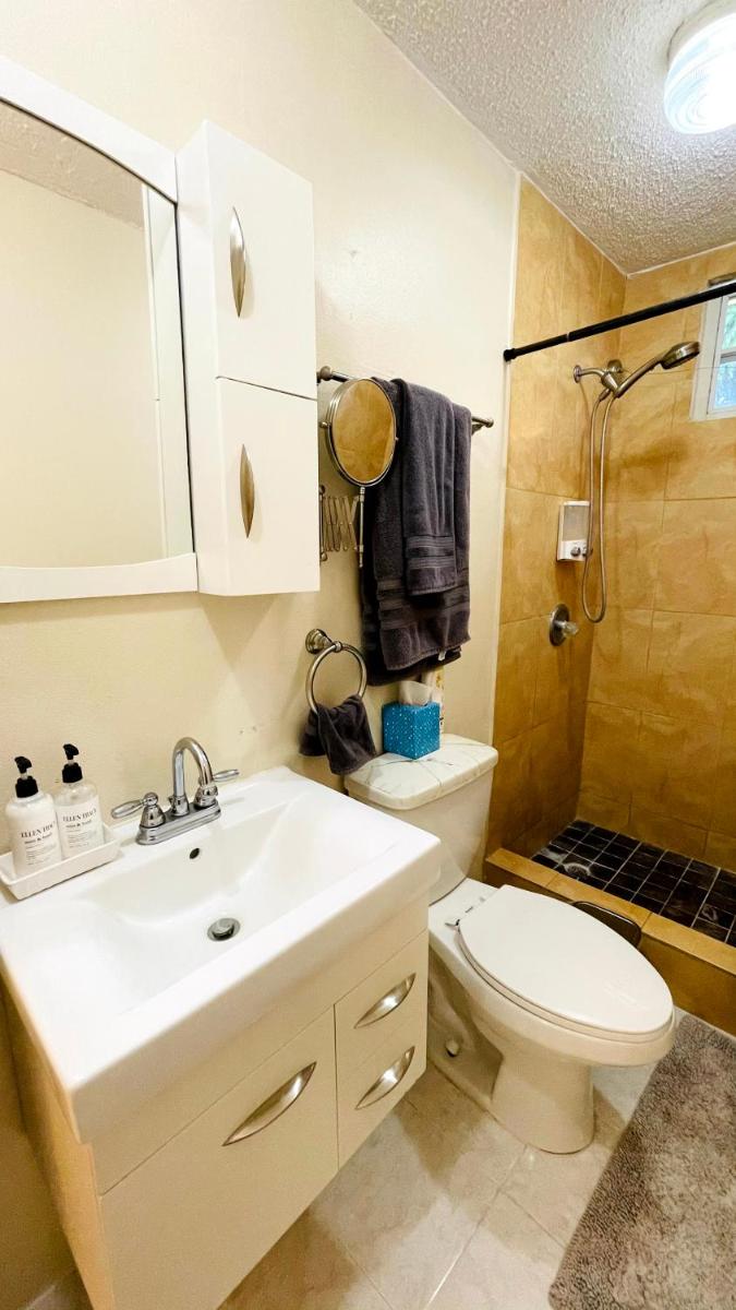 Homey Escape with Patio Access and FREE laundry - Housity