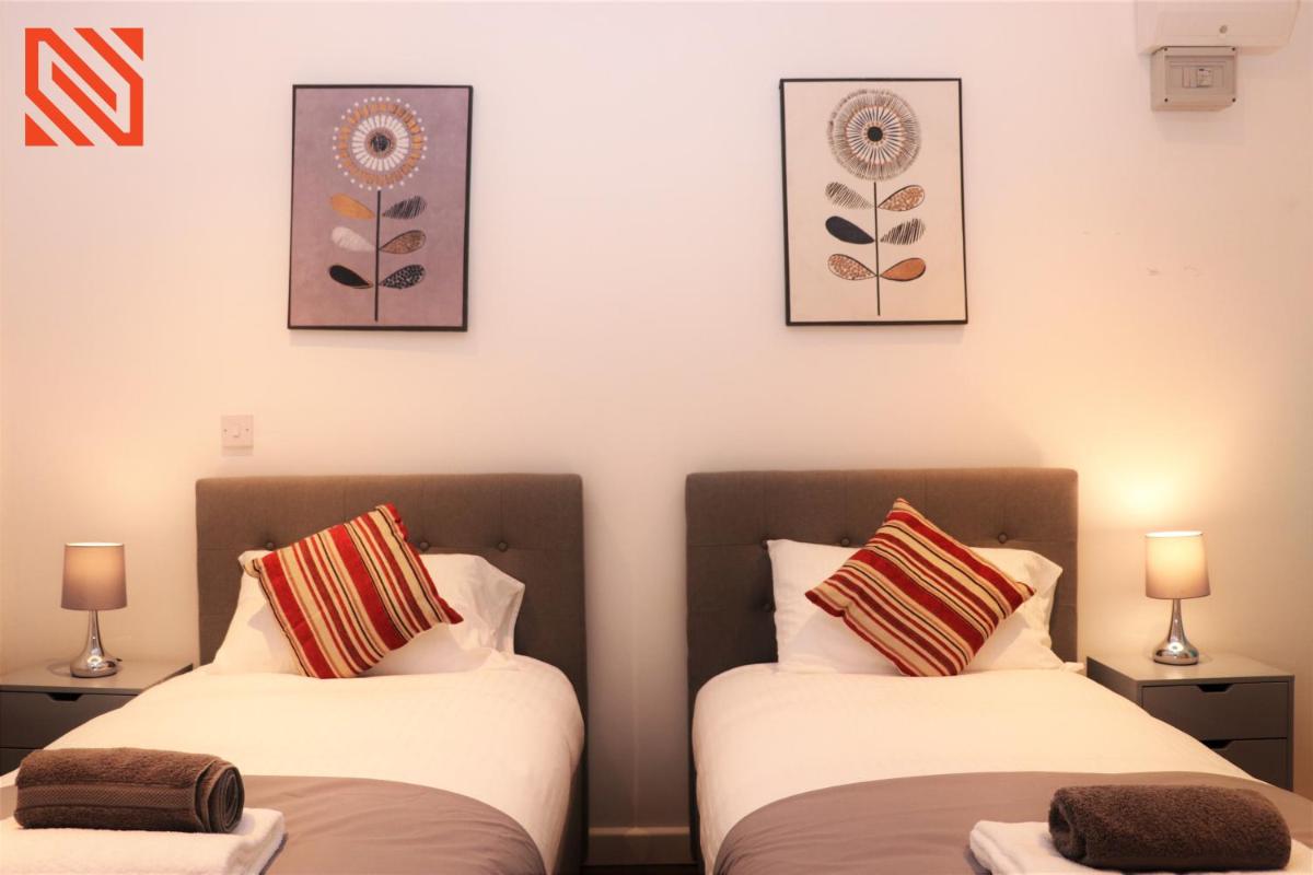 Modern Newgate Apartments - Convenient Location, Close to All Local Amenities - Housity