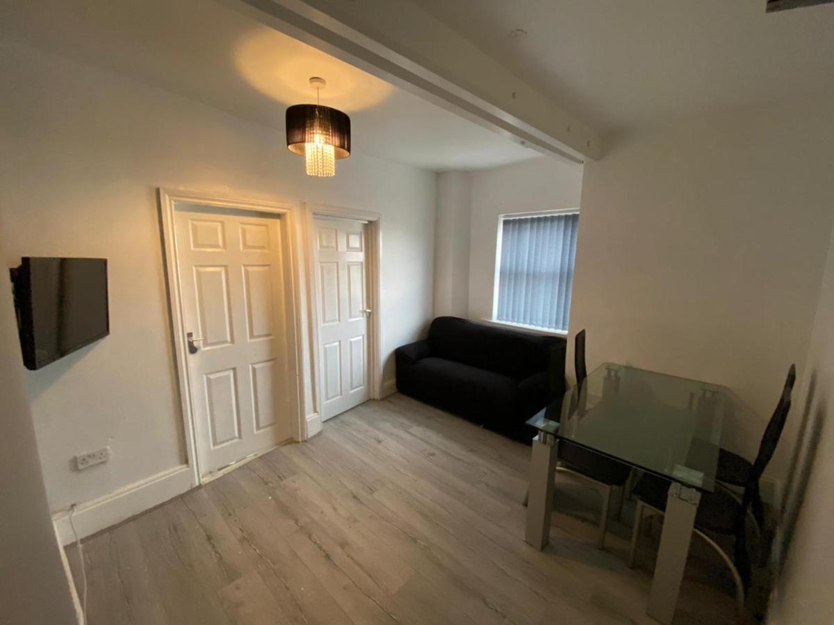 Glorious catering & Restaurant BnB - Housity