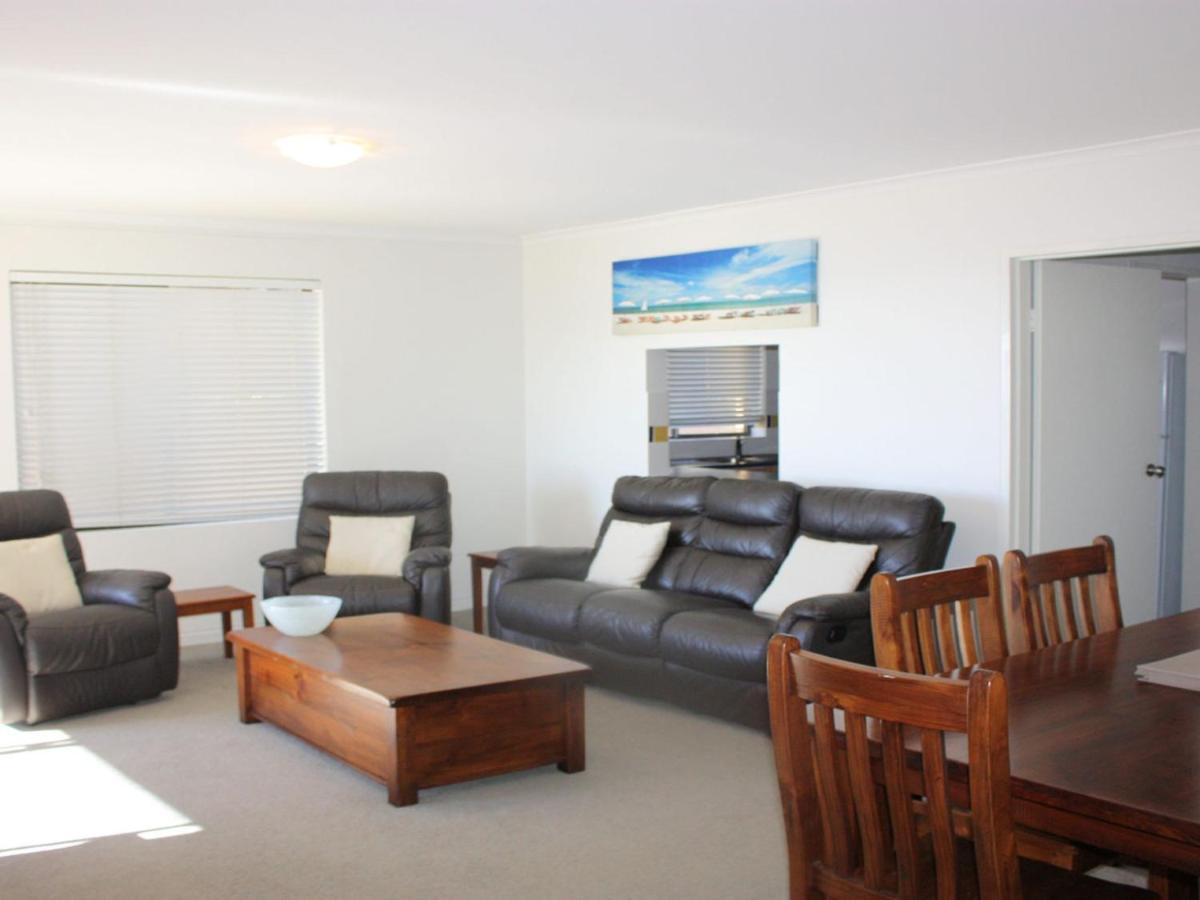 Hibiscus Court 1 Forster Main Beach - Housity
