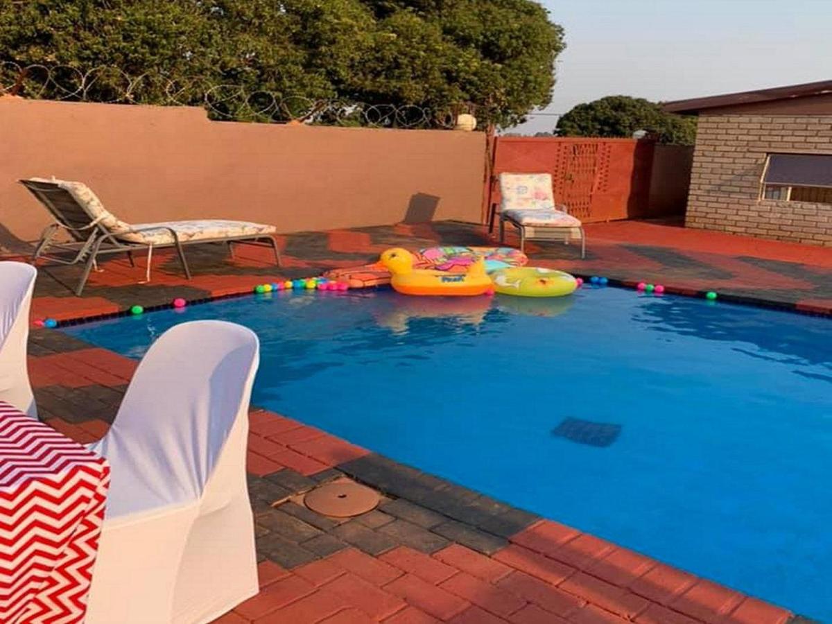 Tshinakie Self Catering Lodge - Housity