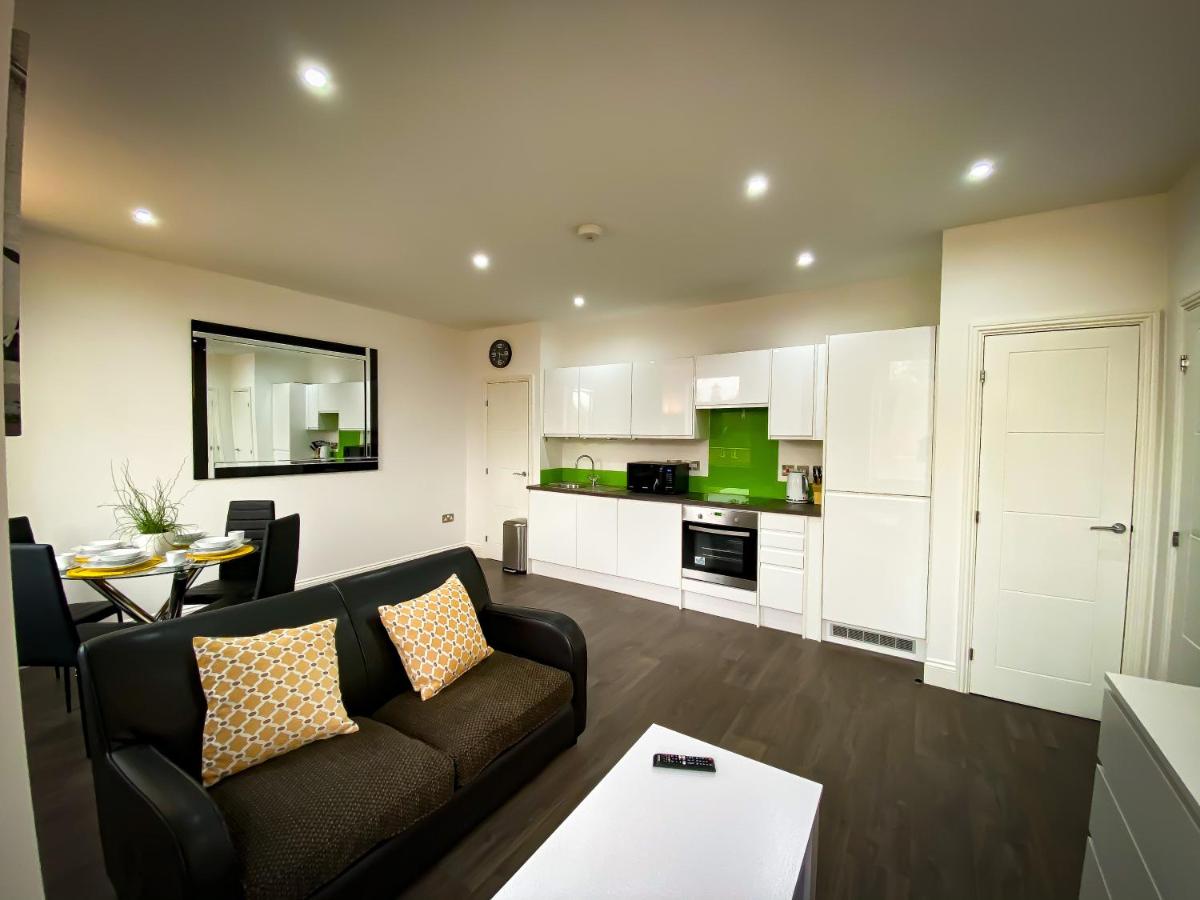 Kings Apartment London - Heart of Town Centre in Immaculate condition - Housity