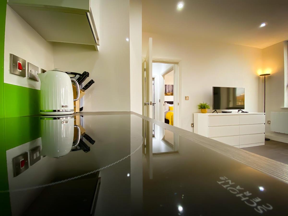 Kings Apartment London - Heart of Town Centre in Immaculate condition - Housity