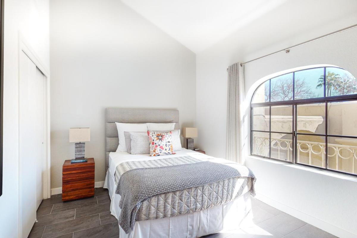 Desert Sunset Serenity - Housity