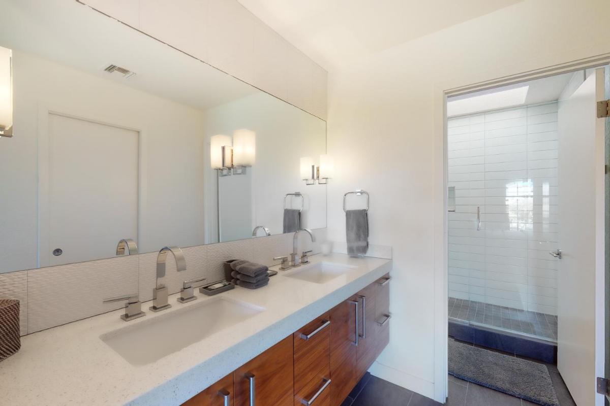 Desert Sunset Serenity - Housity
