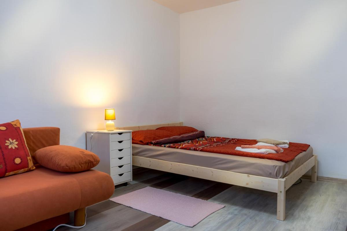 Robert Straja - Housity