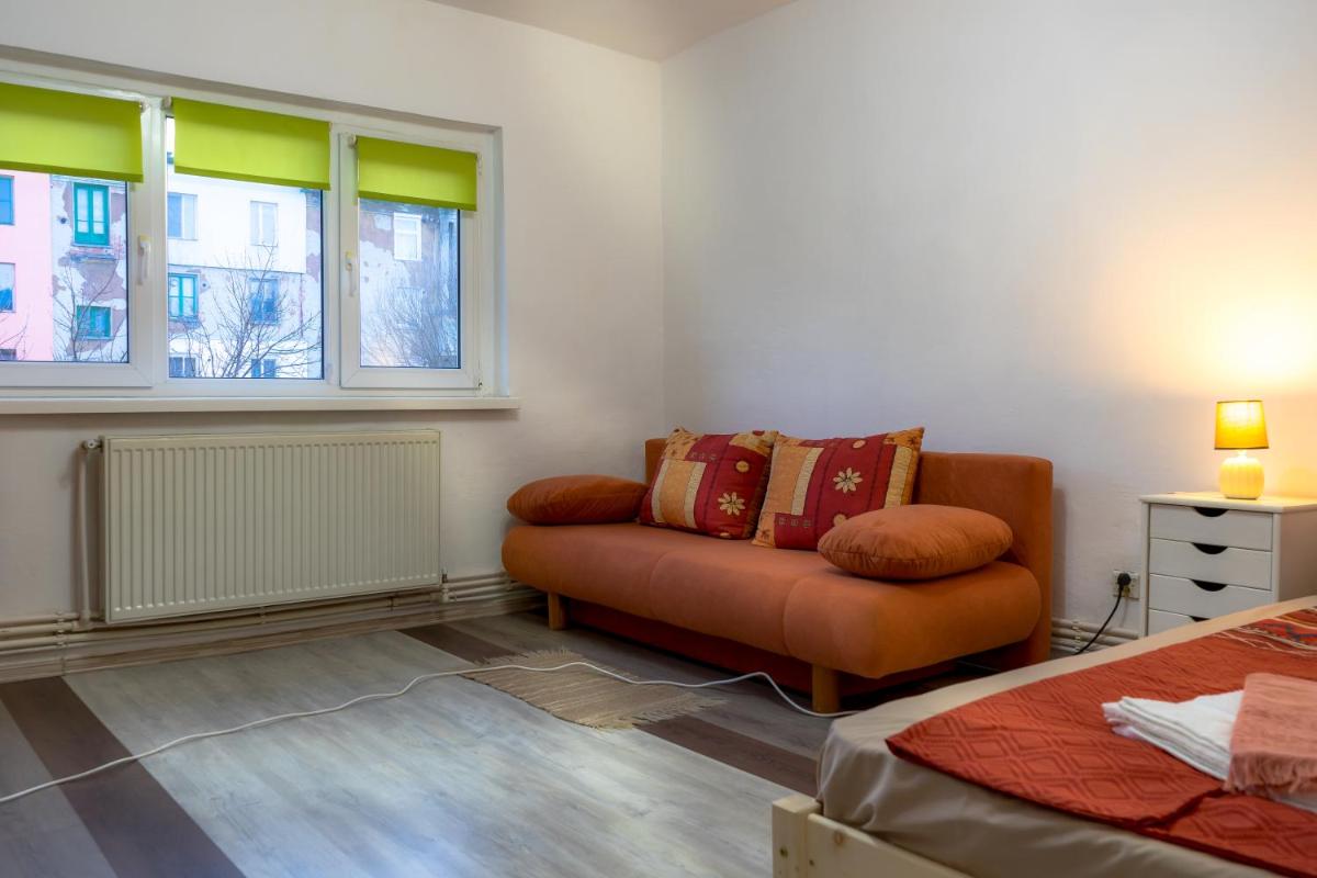 Robert Straja - Housity