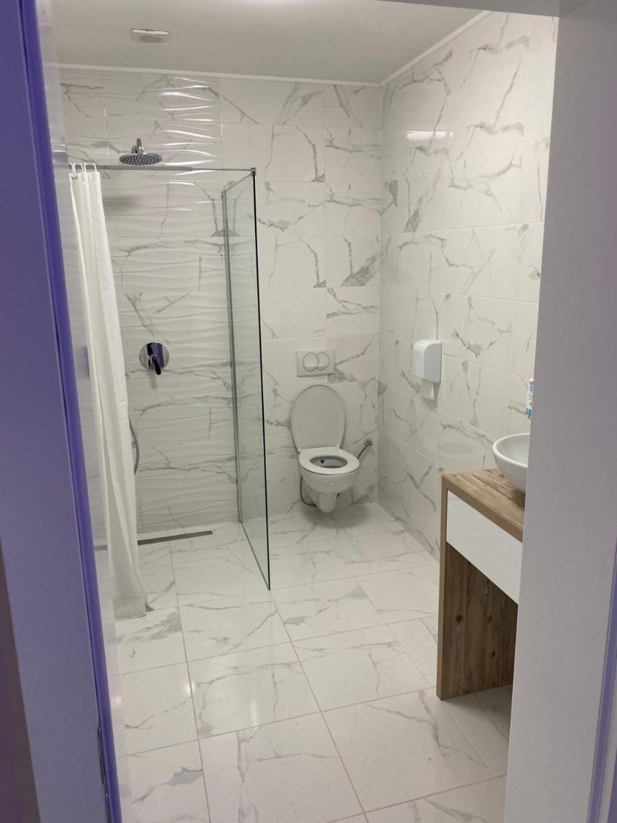 Prenoćište BM-OIL - Housity