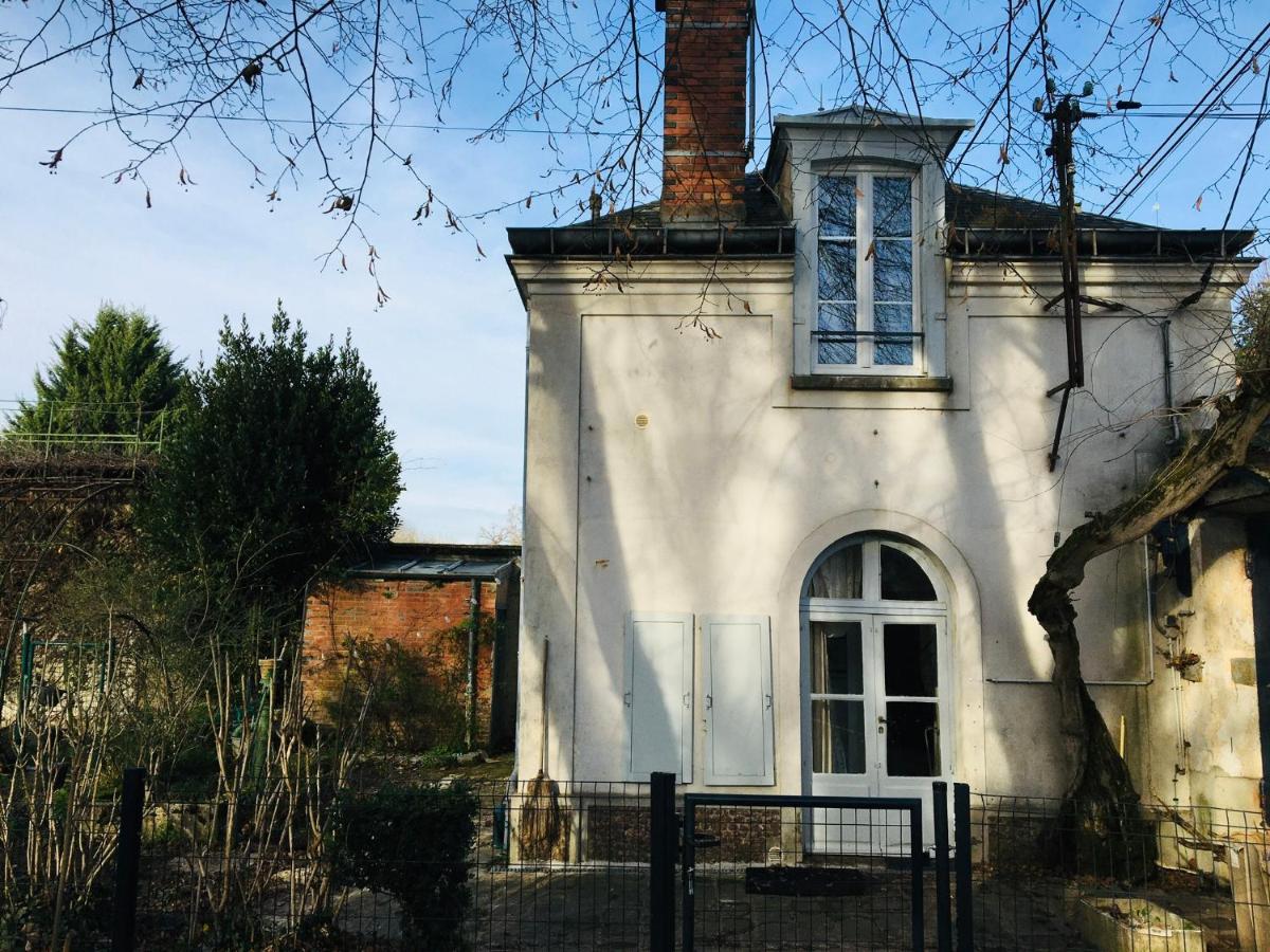 Charmant Pavillon à Vaux le Pénil - Housity