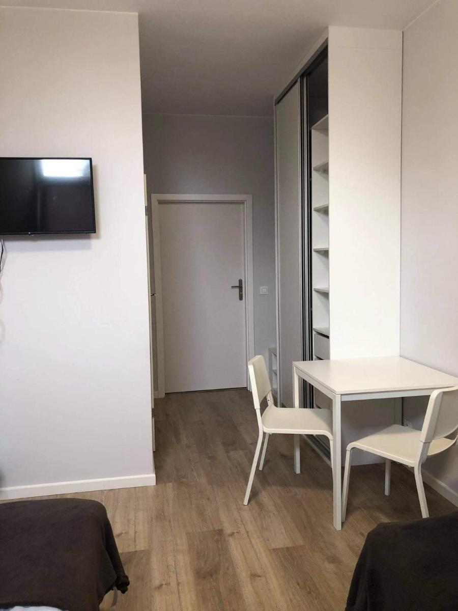 Hostelik Przy Przystanku - Housity