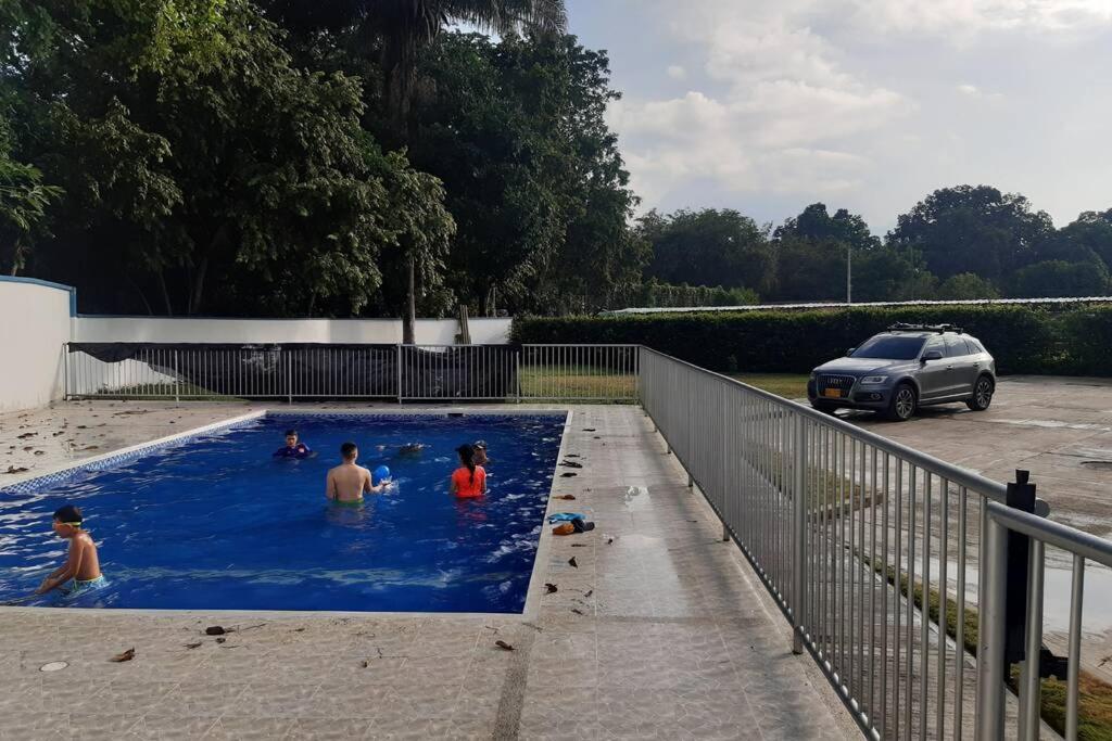 Hermosa Casa Vacacional con Piscina a 15 mins de Girardot o Melgar - Housity