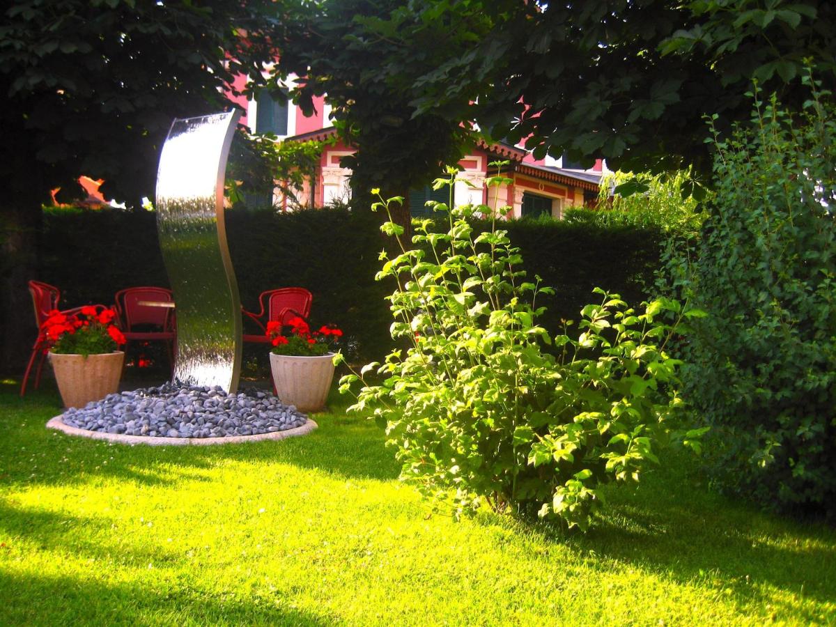 Jardín al aire libre en Hotel Del Lago