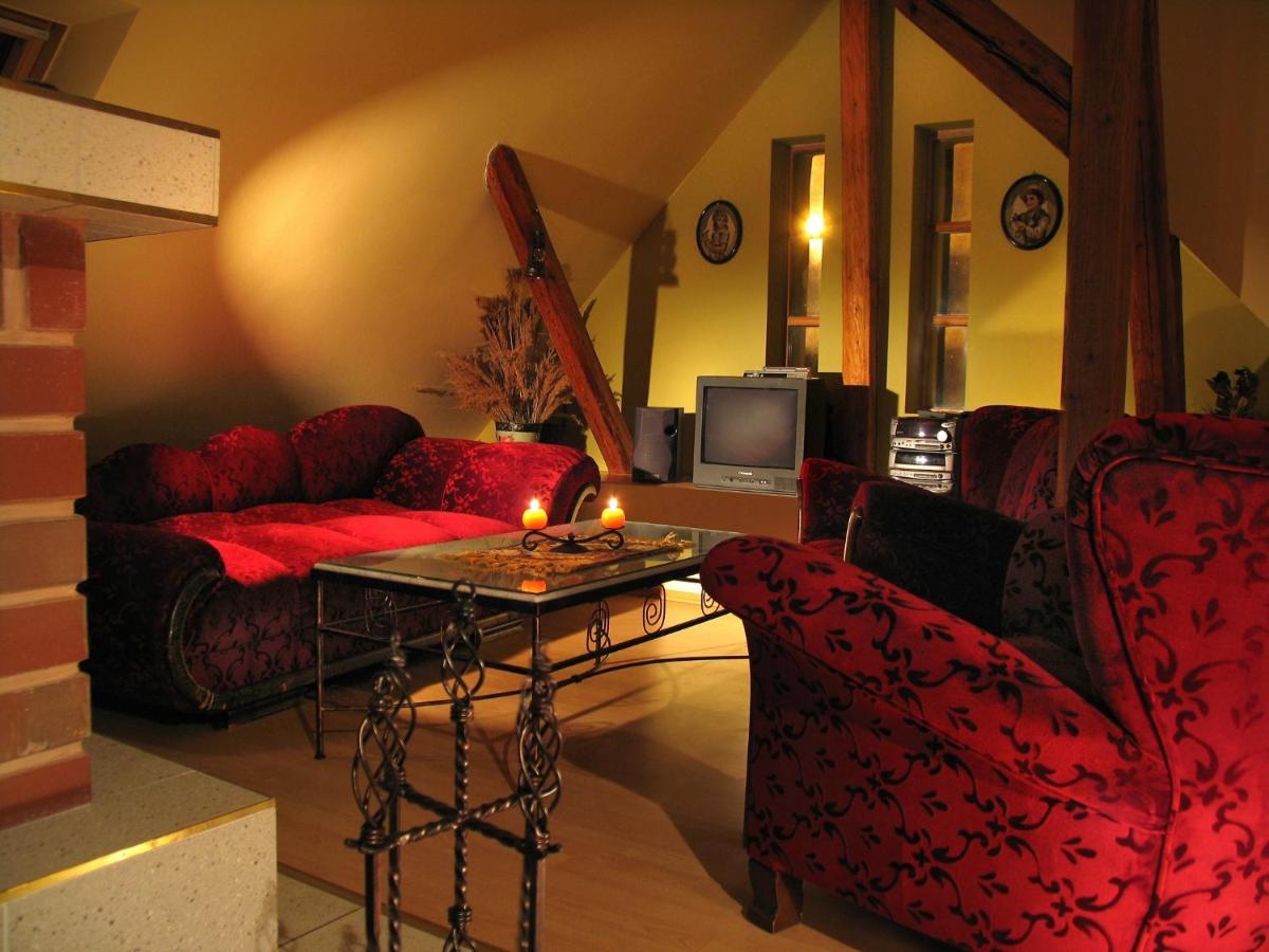 Apartments Zámoček Staré časy - Housity