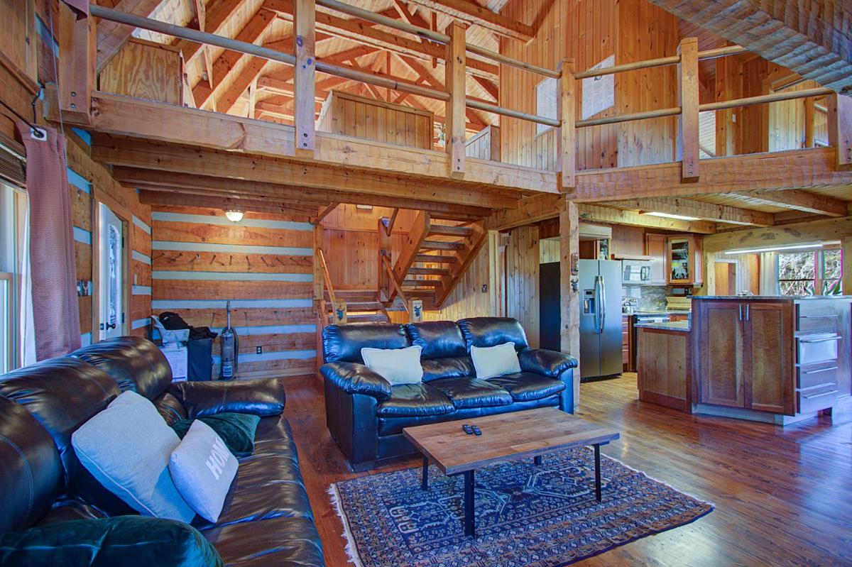Stunning Cabin: 7 Acres, 360 Views, 20min to Park! - Hizvo